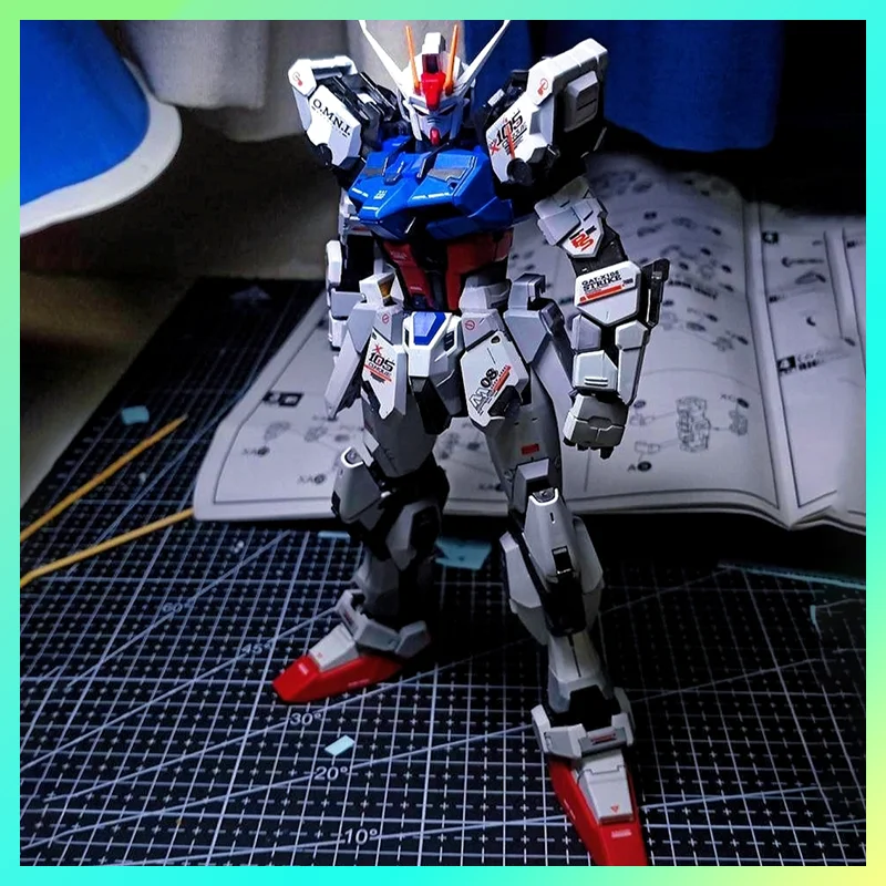 

【IN STOCK】WUJI Model MG 1/100 Ryuutoko style Twin Sword Strike GAT-X105 combinable into a Greatsword with a decal floor stand