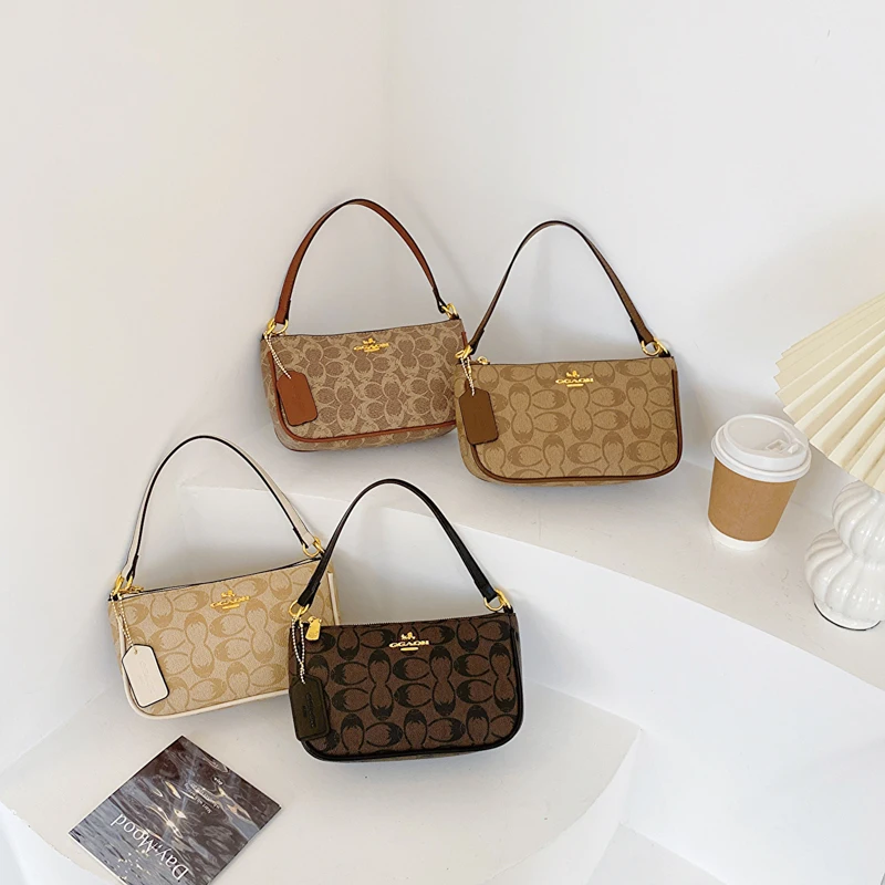 

Elegant Women Evening Crossbody Bag Featuring A Luxurious Clutch Design With A Delicate Chain Strap