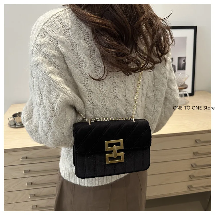 

2026 Spring New Fashion Solid Color Velvet Embroidery Thread Retro Popular Casual Chain Fashion Messenger Women's Bag Wholesale