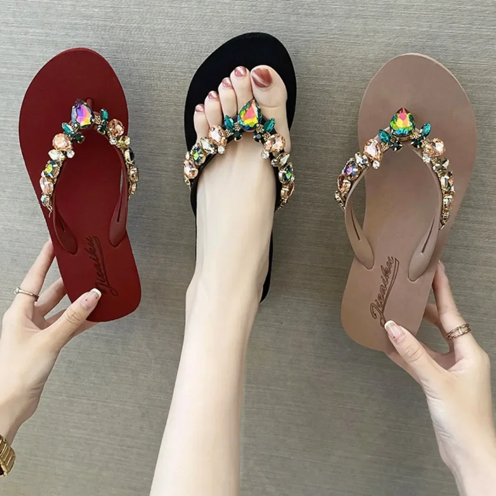 Flip Flops Women Summer New Colored Glass Rhinestone Thick Soled Herringbone Slippers Women Wearing Fashionable Beach Slippers