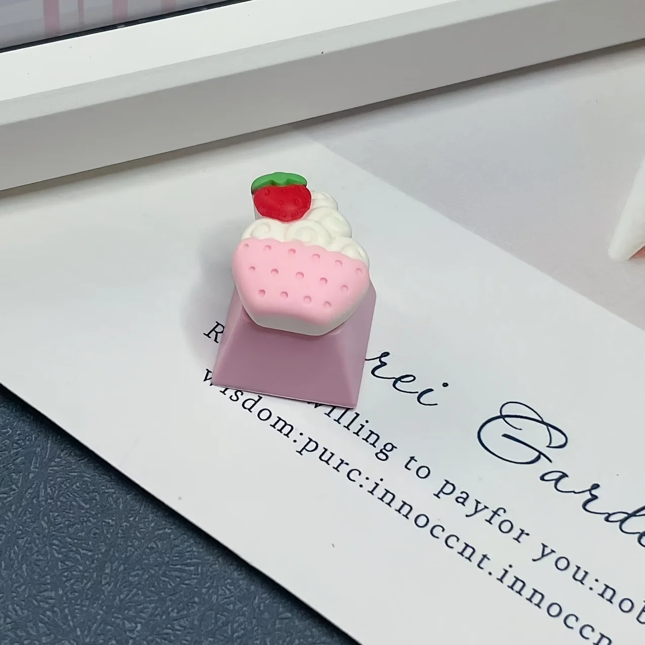 4pcs Cute Pink Glasses Piggy Keycaps Cherry mx Switch ESC Cross Axis Cartoon Anime Show Mechanical Keyboard Keycaps