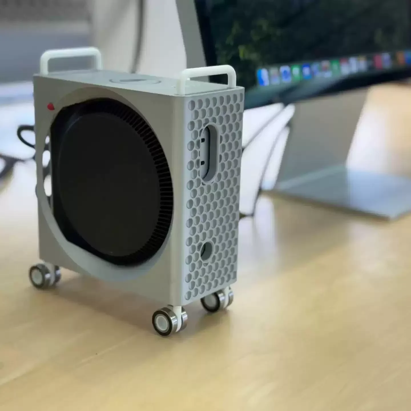 2024 Mini Host Aluminum Alloy Vertical Chassis Case with Cooling Vent & Dust Filter Design