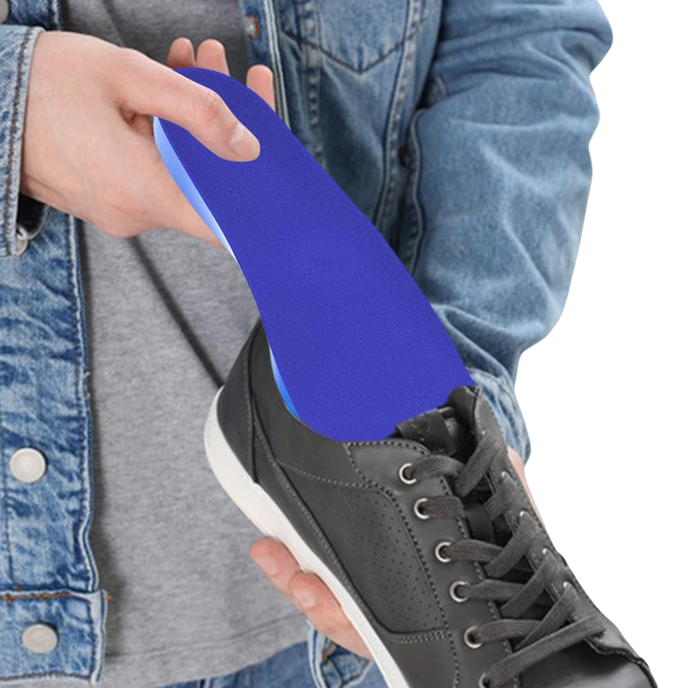 

Comfortable Securely Mounted Shoe Insoles with Airtag Protective Cover for Kids and Seniors
