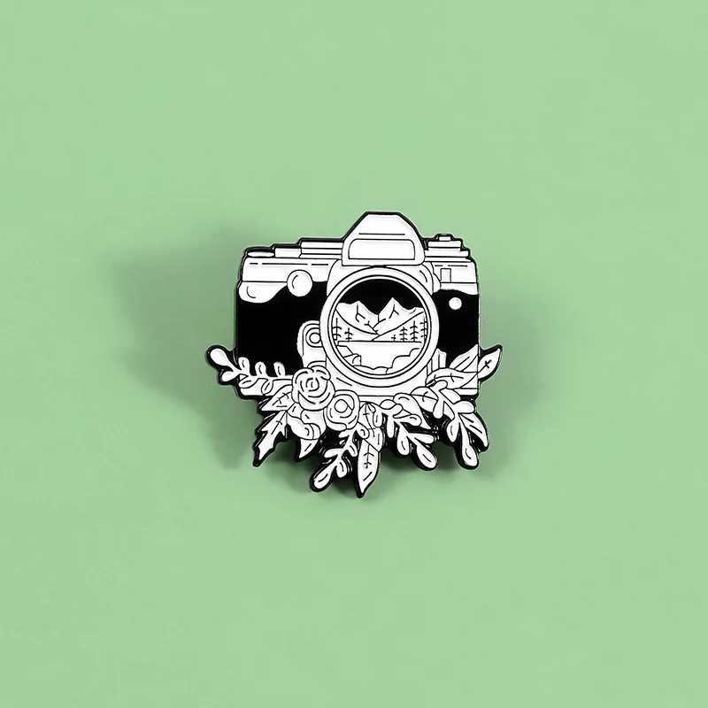 Vintage Camera Enamel Pins Custom Black White Badge Brooch for Bag Clothes Lapel Pin Outdoor Photography Jewelry Gift for Friend