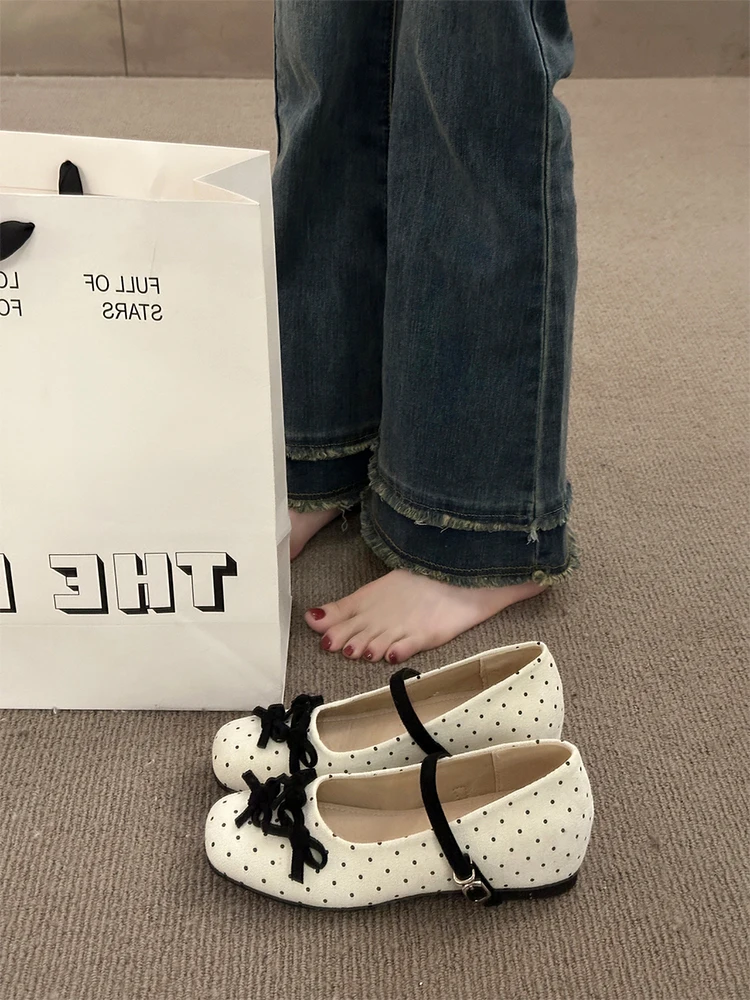 シルバーメリージェーンバレエフラットシューズ-レディース-2026年春新作-バタフライノット-フェアリースタイル-セミアップグレード-シングルシューズ-おしゃれ-カジュアル