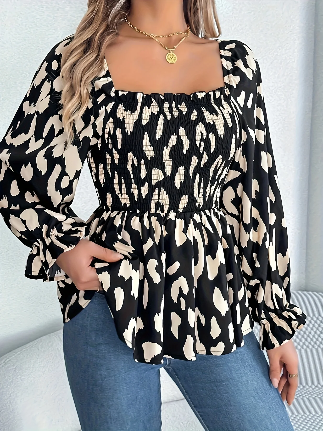 

Elegant Long-Sleeve Blouse for Women (Spring & Autumn) - Square Neck, Ruffled Pleated Sleeves, Waist-Slimming & Hip-Covering