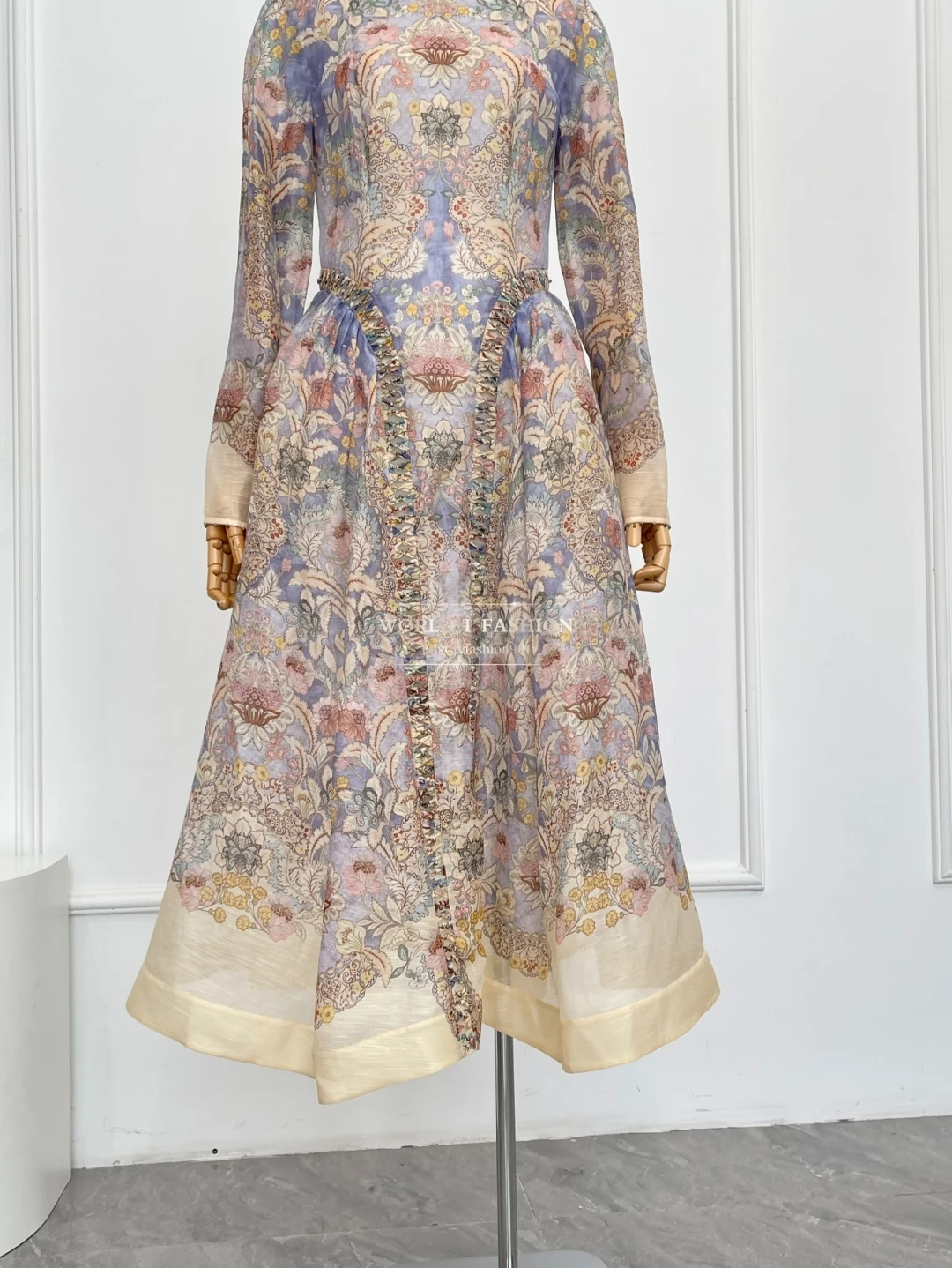 Vestido midi con cuentas y cuello levantado de manga larga con estampado floral violeta elegante de otoño e invierno para mujer