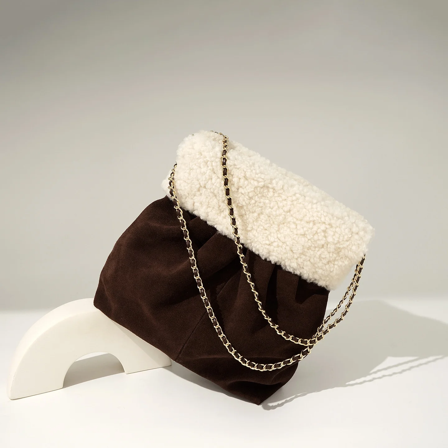 bolso-tote-de-cadena-estilo-fragancia-pequena-novedad-2024-de-moda-con-diseno-de-bolsa-de-basura-de-lana-de-cordero-para