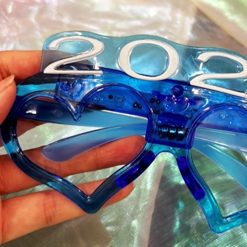 Funny New Year Glow Glasses Number Cool 2027 LED Glow Glasses Plastic Heart Shape Luminous Eyewear New Year Decorations