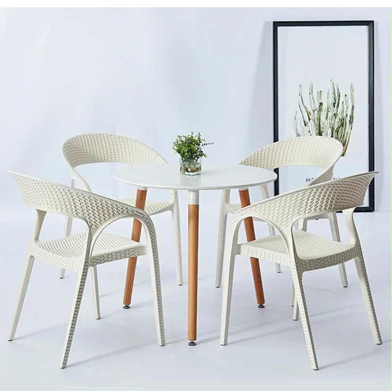 للطاولات والكراسي الخارجية، وكراسي شرفة الفناء، وكراسي الروطان المقلدة، وكرسي بلاستيكي لمتجر شاي الحليب، والطاولات الخارجية والفصل #3