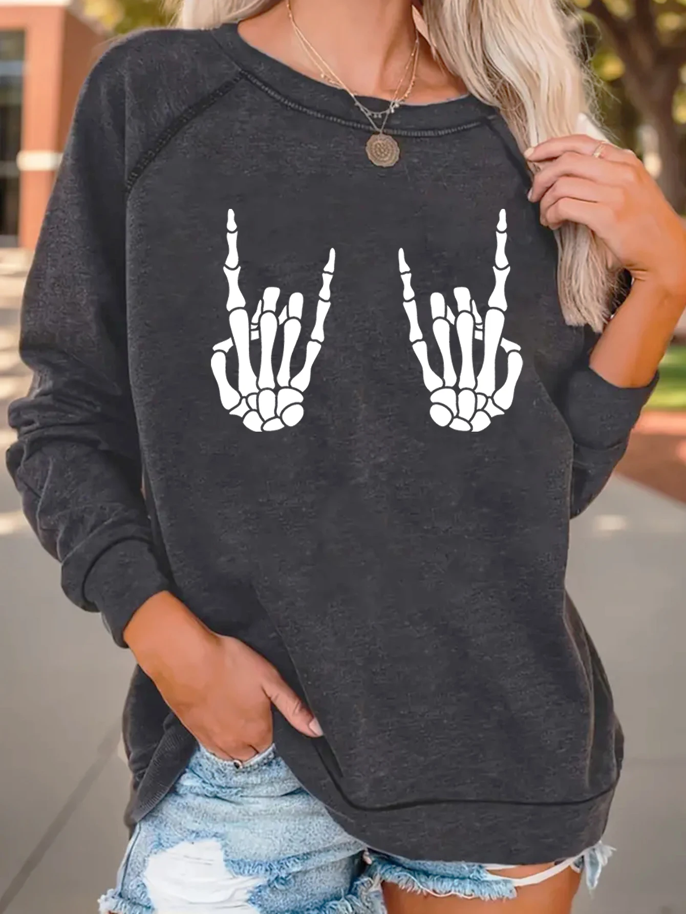 

Creative Fashion White Chrysanthemum Printed Sweatshirt Winter and Autumn Round Neck Casual Sweatshirt Women Sweatshirt