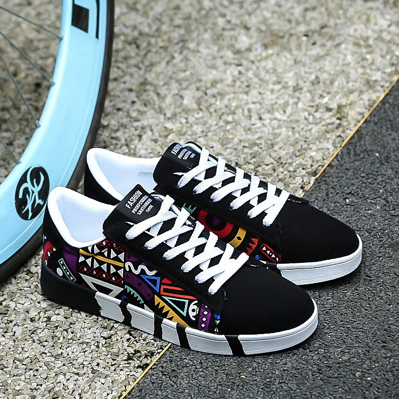 

2024 Trend Graffiti Men's Casual Sports Shoes Comfortable Low-Cut Skateboard Shoes For Men Lace-Up Flat Designer Sneakers Man