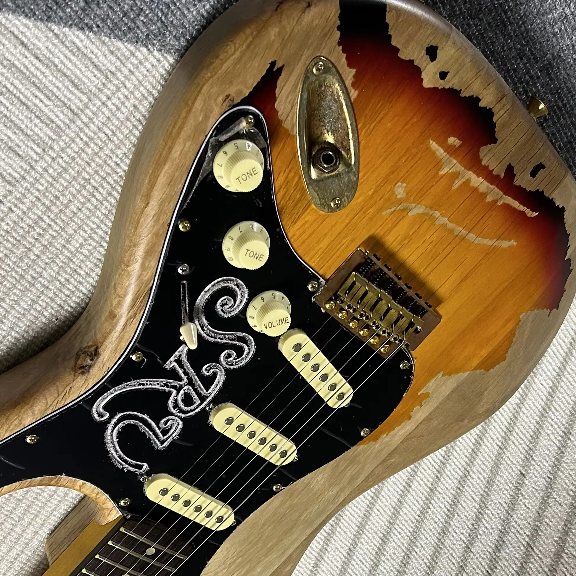 Hot Sale Aged Electric Guitars Vintage Sunburst Version Alder Body