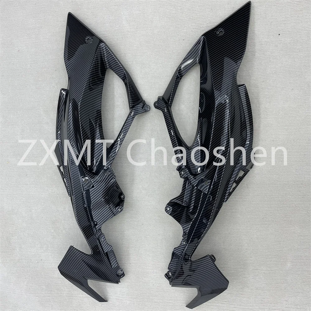 

The motorcycle is suitable for Kawasaki Ninja 636 Ninja ZX-6R 2019, 2020, 2021, 2022, 2023 carbon fiber paint left middle bag