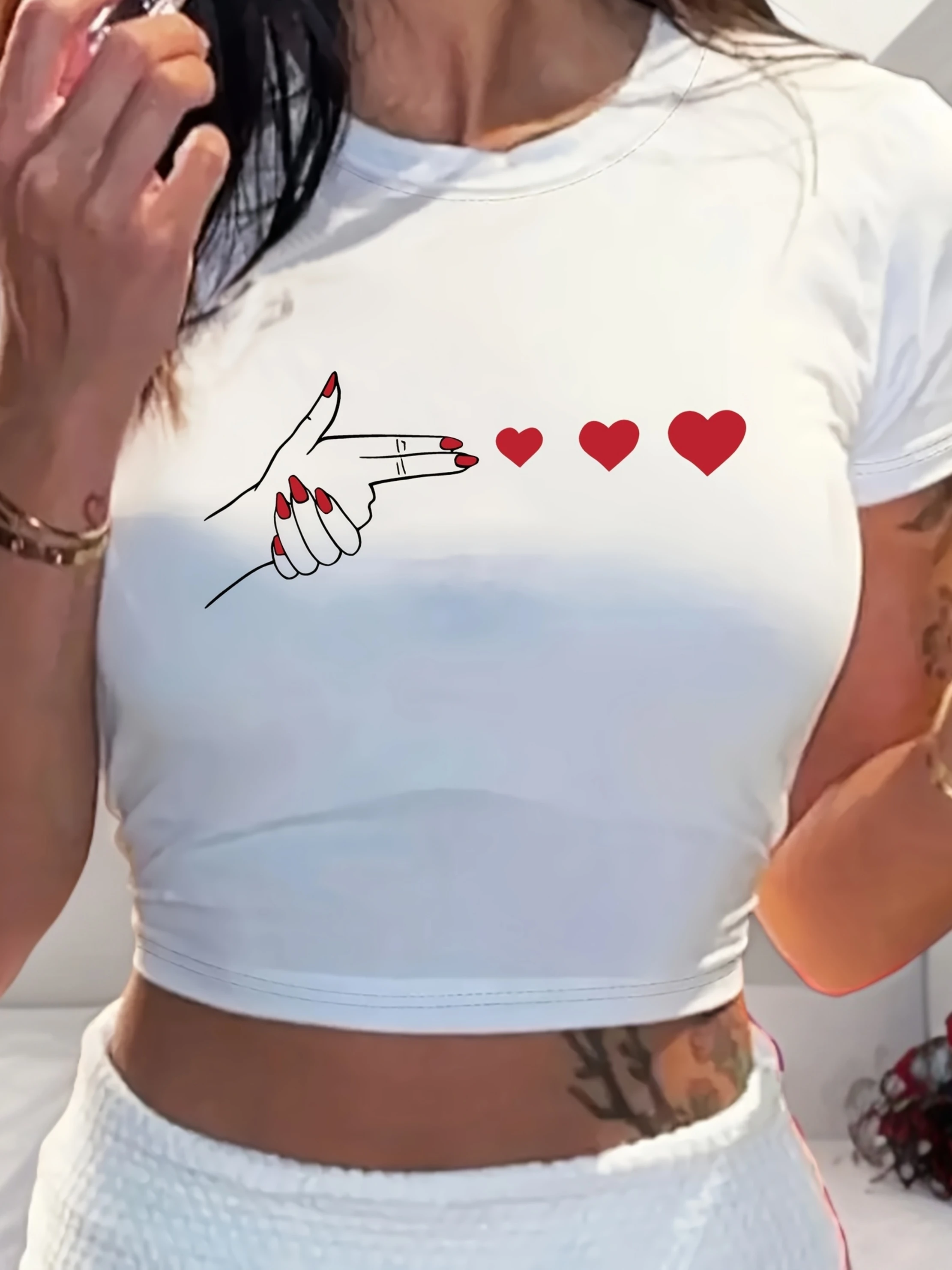Camiseta de manga corta con cuello para mujer, máquina de mezcla de poliéster transpirable, Top corto con gráfico de corazón de San Valentín, ropa estética informal