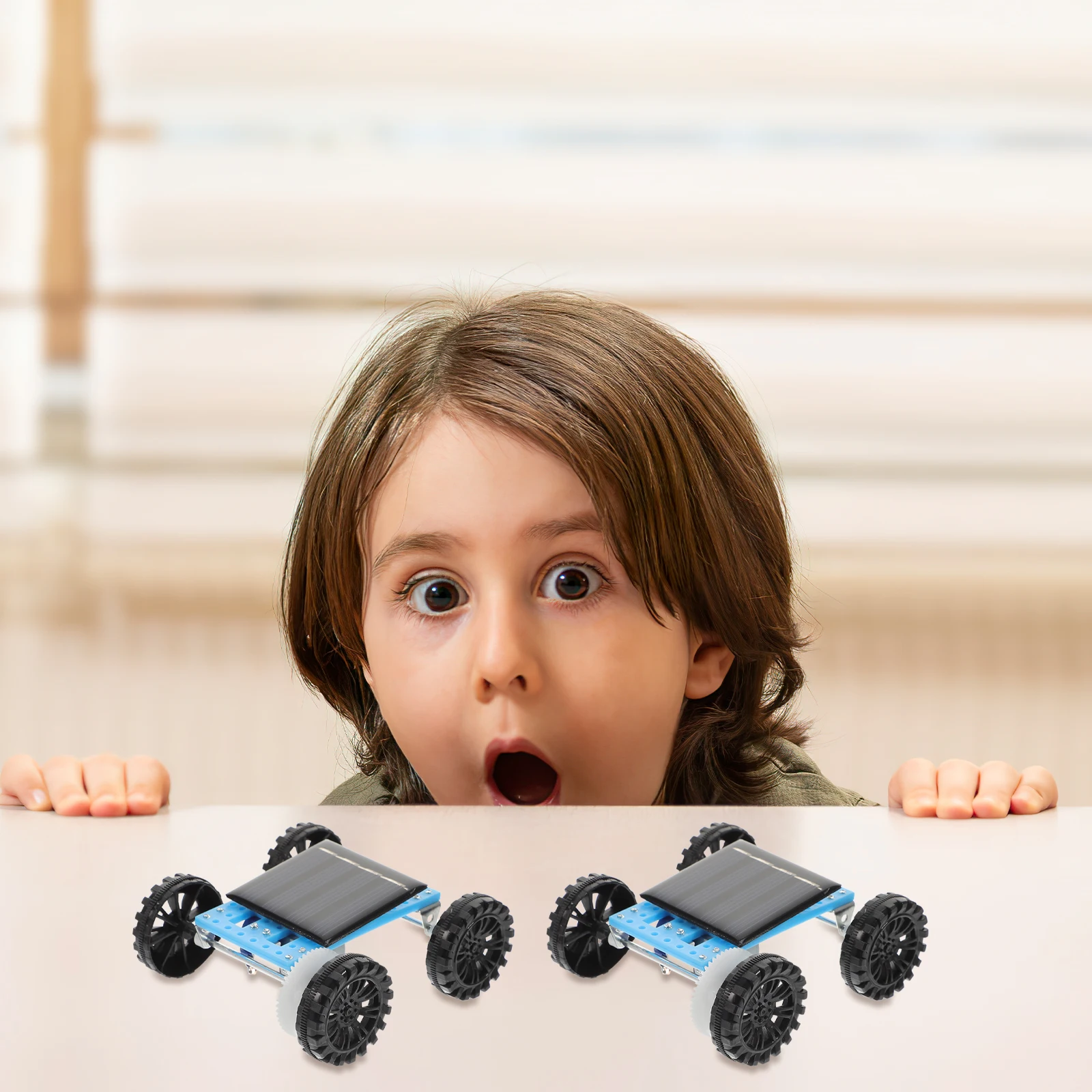 2 個ミニ動力付き DIY 組み立て教育ギフト子供のためのソーラーカー組み立てソーラーカートレーニング子供の創造性