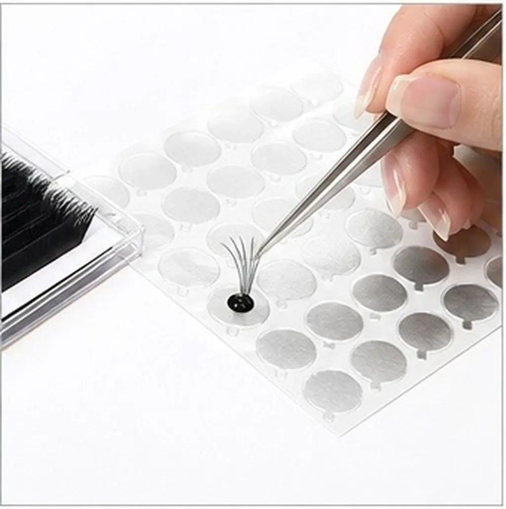 600Pcs Eyelash Glue Pad Sticker for extension Quick Stick Forehead Or Beauty Table Tear-Resistant Residue-Free High