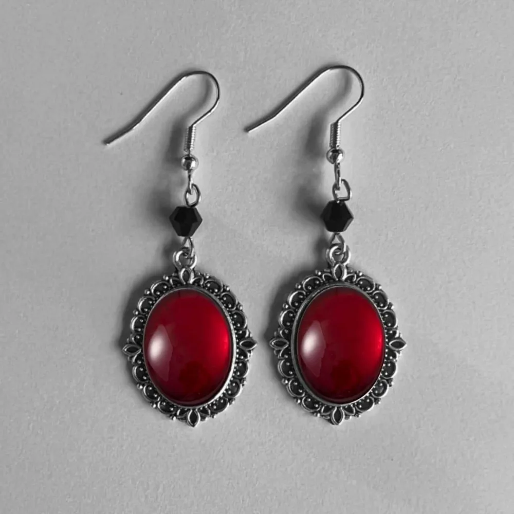 Retro Victoria Sliver Color Oval Lacework Inlay Red Crystal Glass Cat Bat Crow Cemetery Cross Dangle Earrings for Women Jewelry