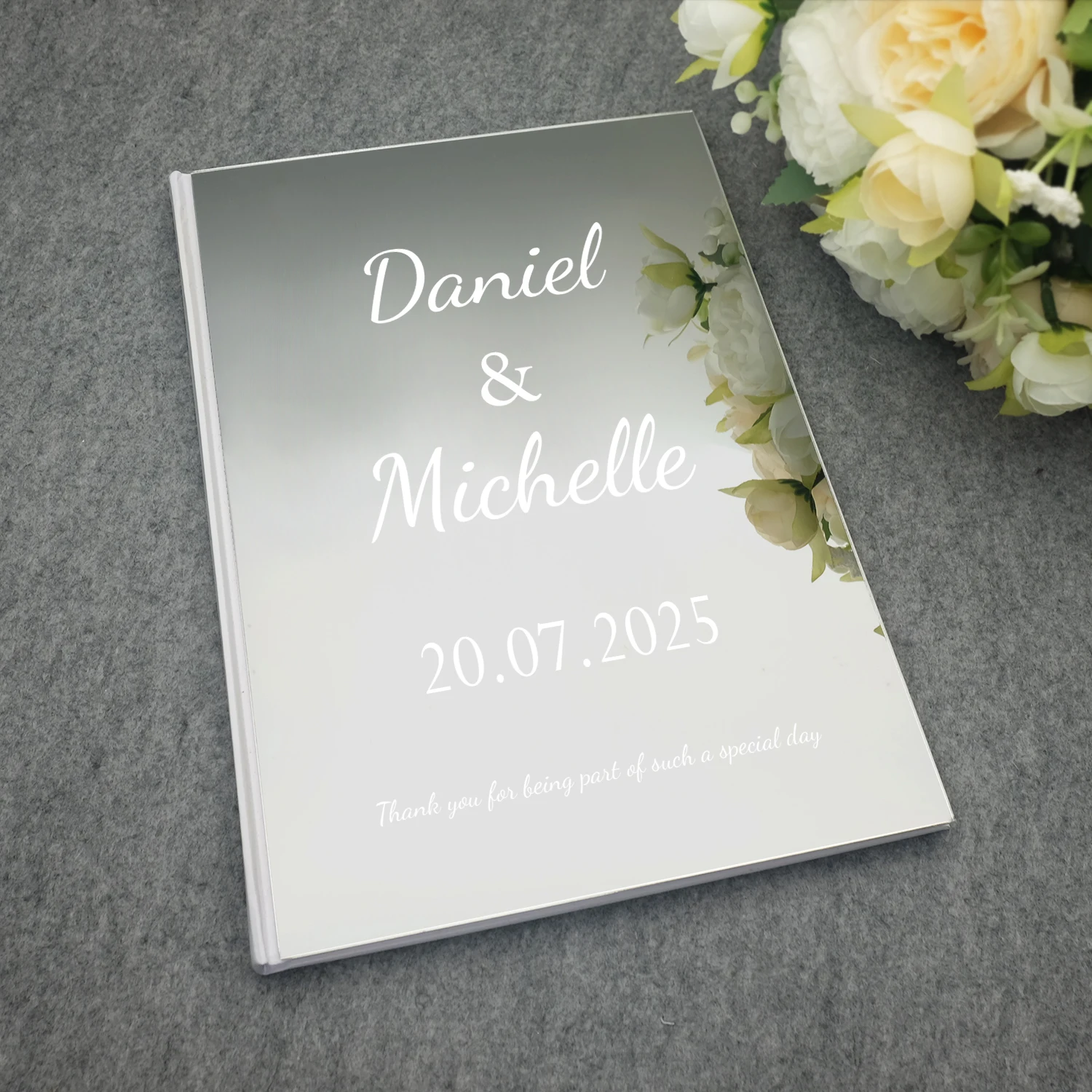 Buku Tamu Pernikahan yang Dipe - Personalized Guest Book ulasan dan harga