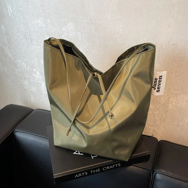 Soft Nylon Solid Color Product Designer Handbag Large Capacity Commuter Simple Tote Bag Hot Sale Versatile Fashion Shoulder Bag