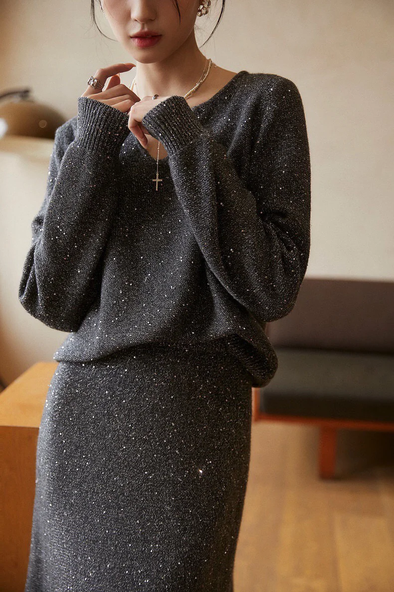 2024 Autumn/Winter New Women's Sweater Fashion Exquisite Glitter V-neck Knitted Wool Top+Slimming Long Skirt