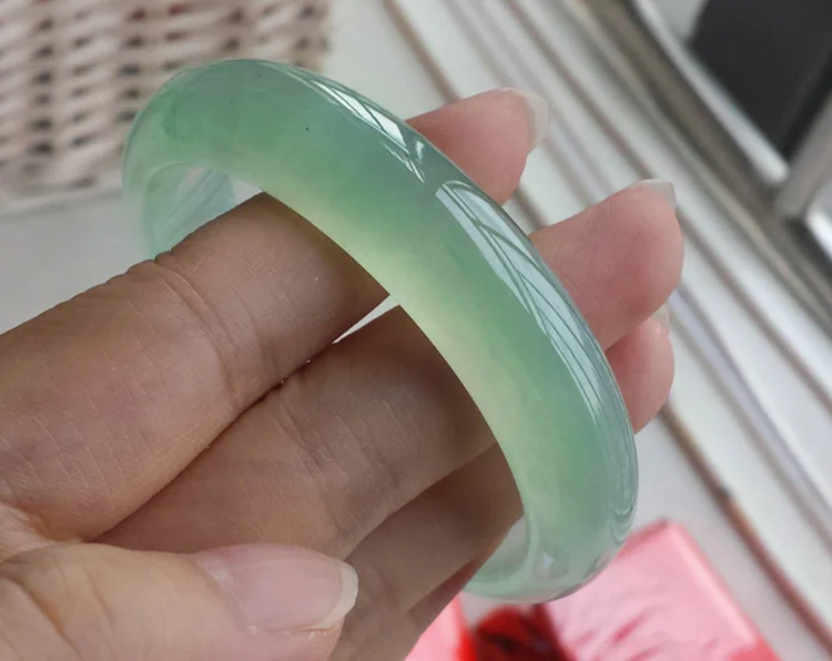 Ice type light green quartzite bracelet girl models positive circle female round jade bracelet woman jade bracelet natural stone