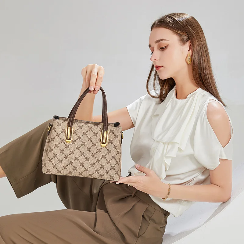 

Элегантные вместительные сумки для подгузников для женщин: роскошная дизайнерская кожаная сумка через плечо, простая винтажная модная сумка-тоут для поездок на работу.