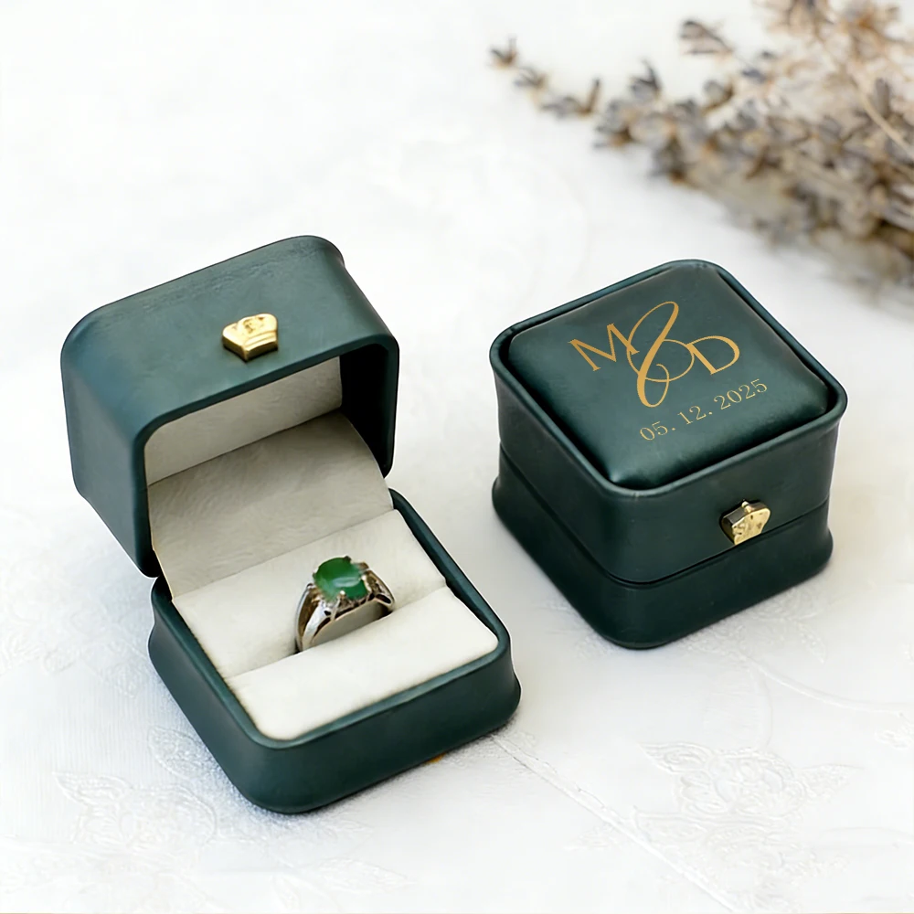 Personalisierte Kronen-Ringbox, mit individuellem Namen und Datum, für Hochzeiten | Verlobung | Schmuckschatulle für Hochzeiten | Ringbox | Ringbox | Verlobungsring-Box – Detail 4