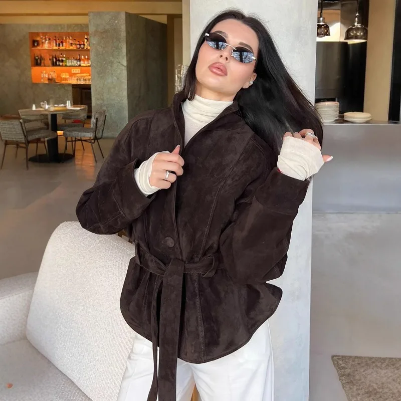 

Темно-коричневая замшевая куртка с v-образным вырезом и поясом, тонкая ветровка на одной пуговице, короткие женские кожаные куртки 2025 года, винтажные стильные элегантные
