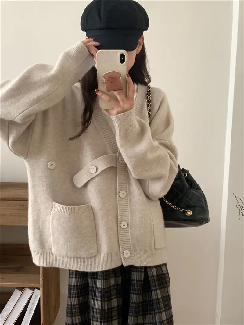 

Wear a soft and lazy style loose knitted sweater. New style lazy style sweater for autumn and winter. Wear a cardigan.y2k tops