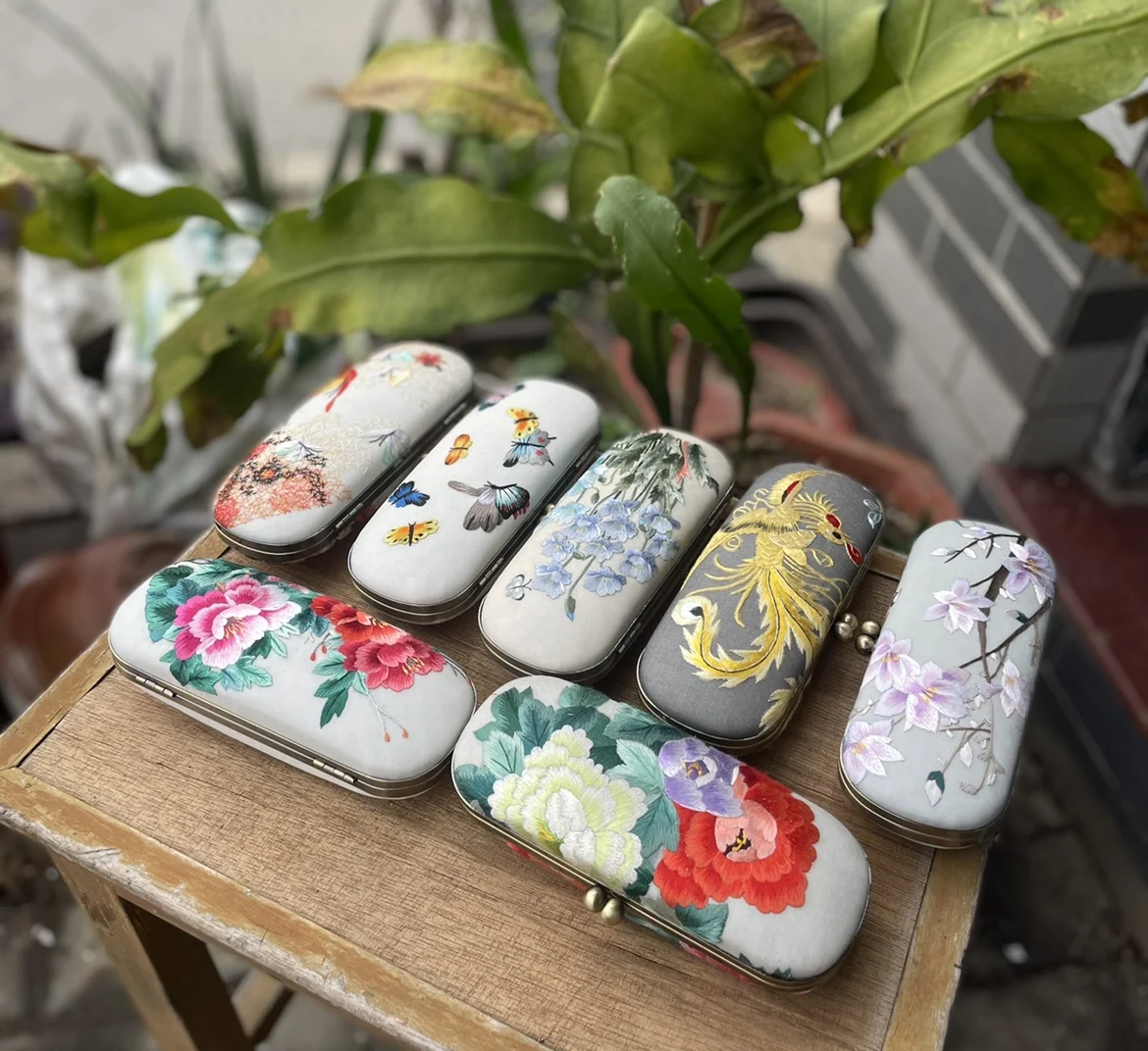 Etui-a-lunettes-portable-fait-main-en-broderie-su-jin-boite-a-lunettes-de-lecture-en-soie-brodee-boite-de-rangement-creative-pour-cadeau