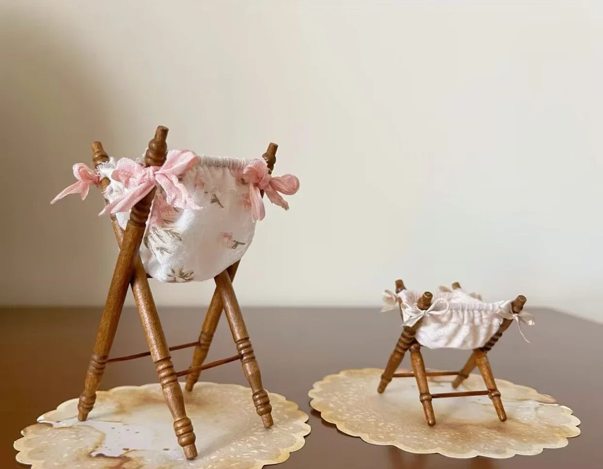 Bjd Cradle Furniture Decoration Miniature Wooden Vintage Bed Cloth Frame Dollhouse Hat Box Mold Home Storage Cabinet Accessories