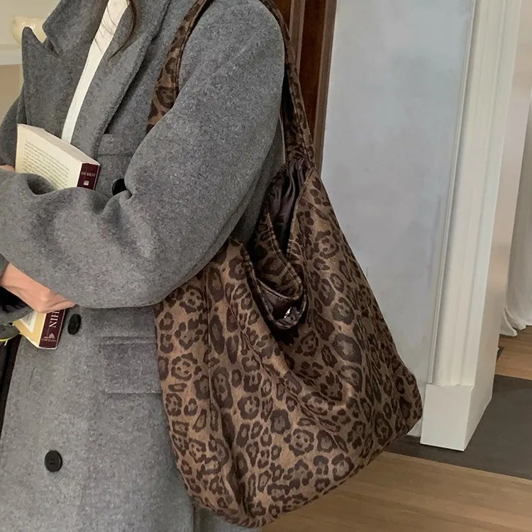 

Leopard print women's single-shoulder bag, light and retro casual commuting single-shoulder tote bag