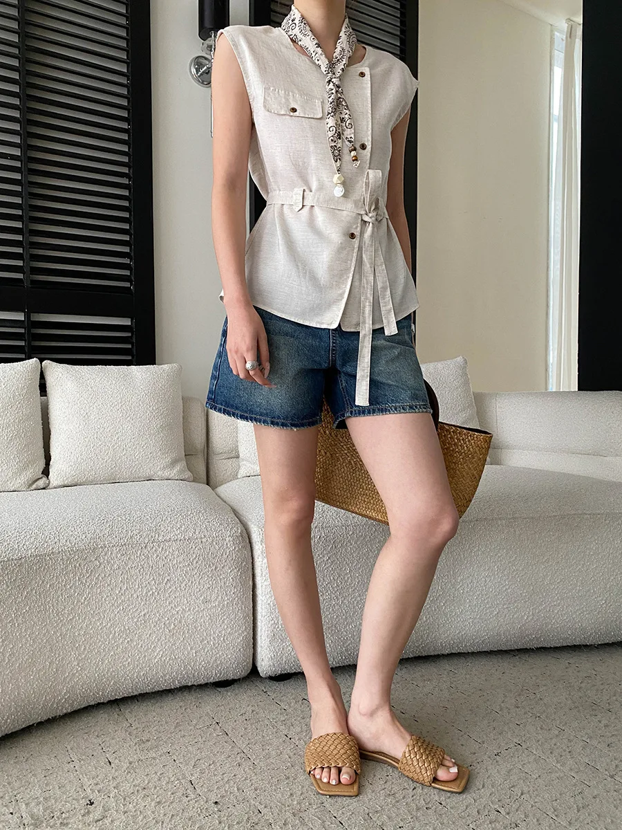 Sommerliche Damen-Shorts aus Baumwoll-Denim in einfarbigem amerikanischem Retro-Stil mit hoher Taille, schlank machendem A-Linien-Schnitt und weitem Bein. – Detail 15