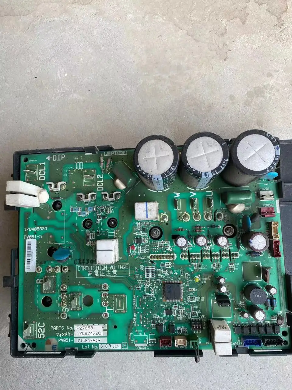 

Applicable to Hitachi central air conditioning frequency conversion module board 17C87472G P27653 17B40582A