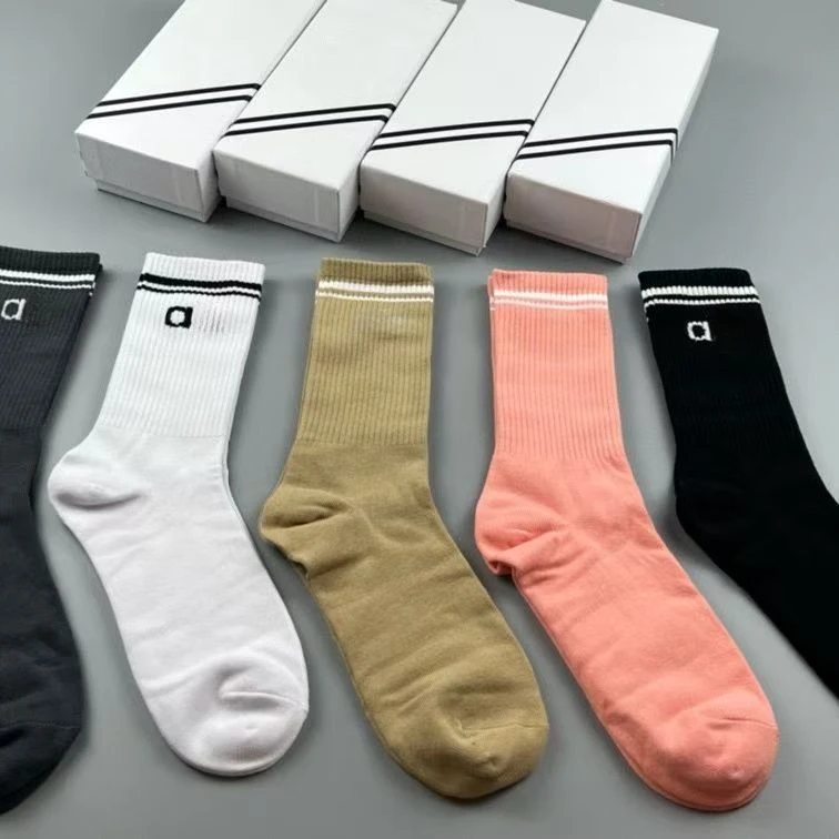 

5 Pairs LO Yoga Socks Striped Couple Style Casual Cotton Socks Sport Running Yoga Wicking Sweat Breathable Soft Mid-tube Socks