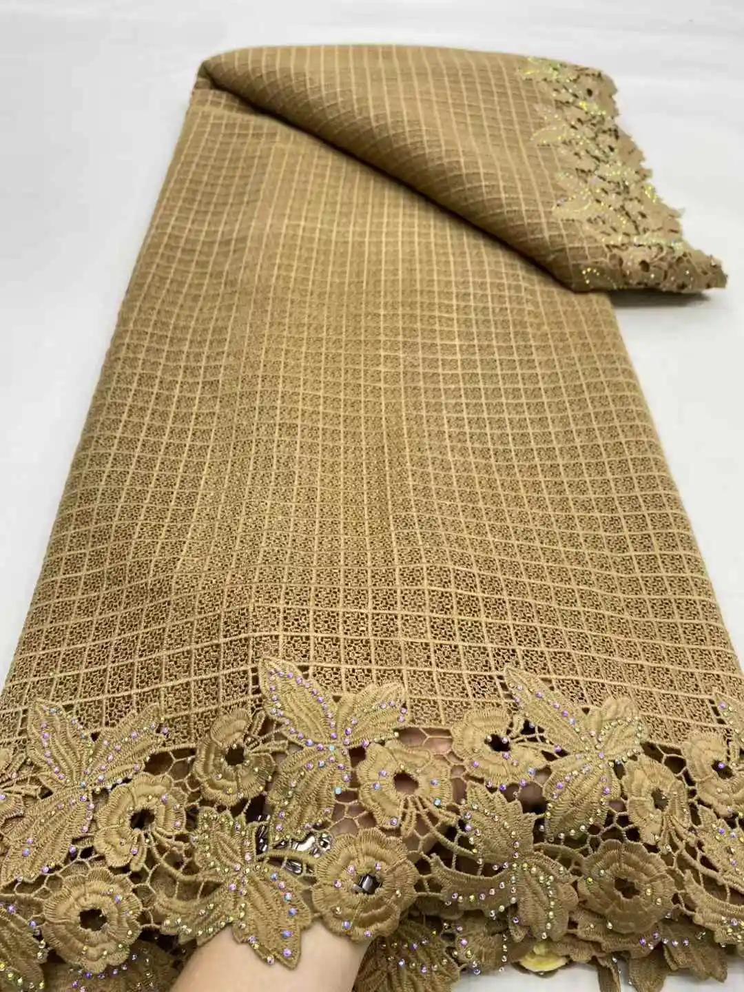 Tela de encaje guipur nigeriano 2025 tela de encaje de cordón de lentejuelas africano Soluble en agua de alta calidad para costura de vestido de fiesta-DP