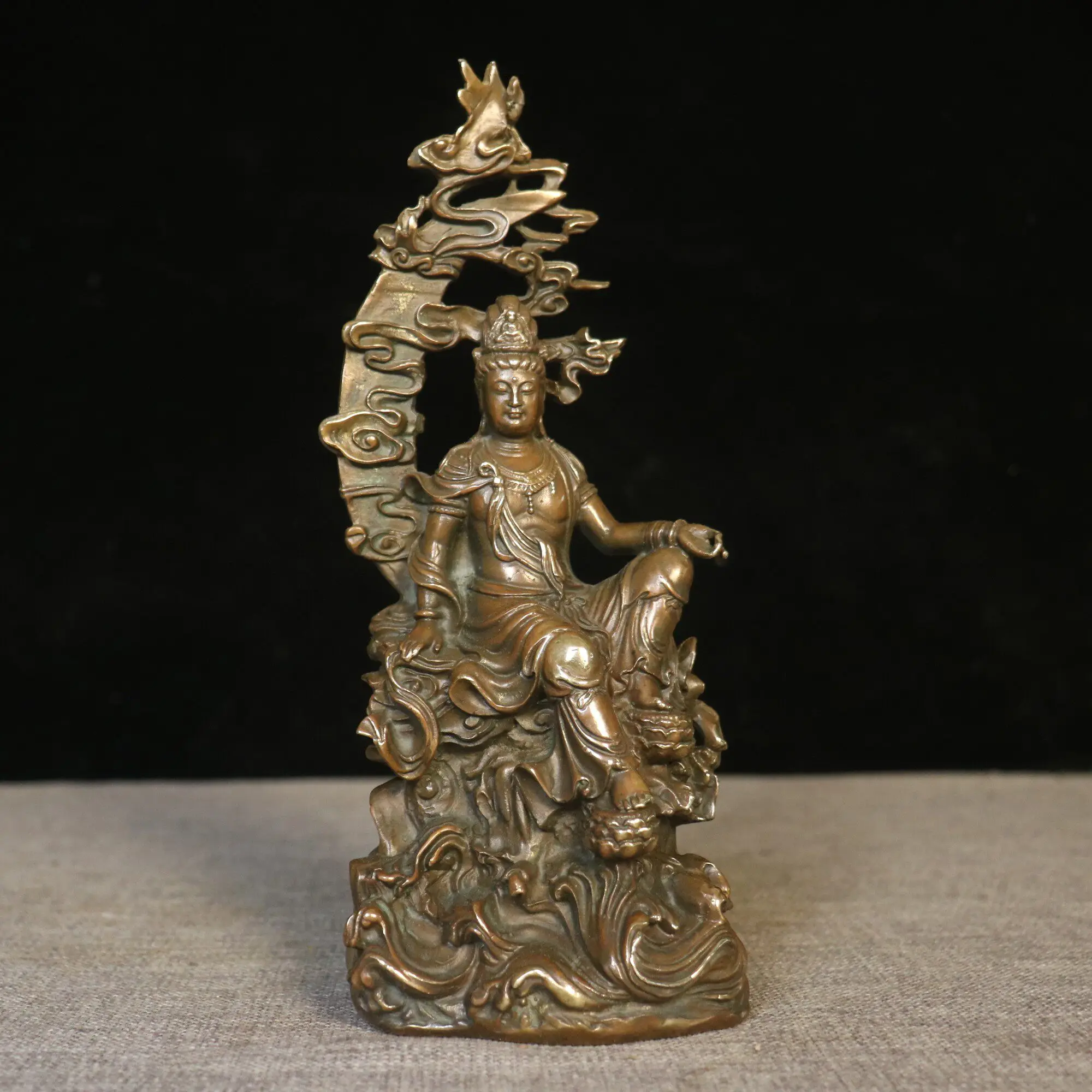 Antike Messing-Mond-Guanyin-Buddha-Statue im Zen-Stil für Komfortables Wohnzimmer- und Flur-Dekor