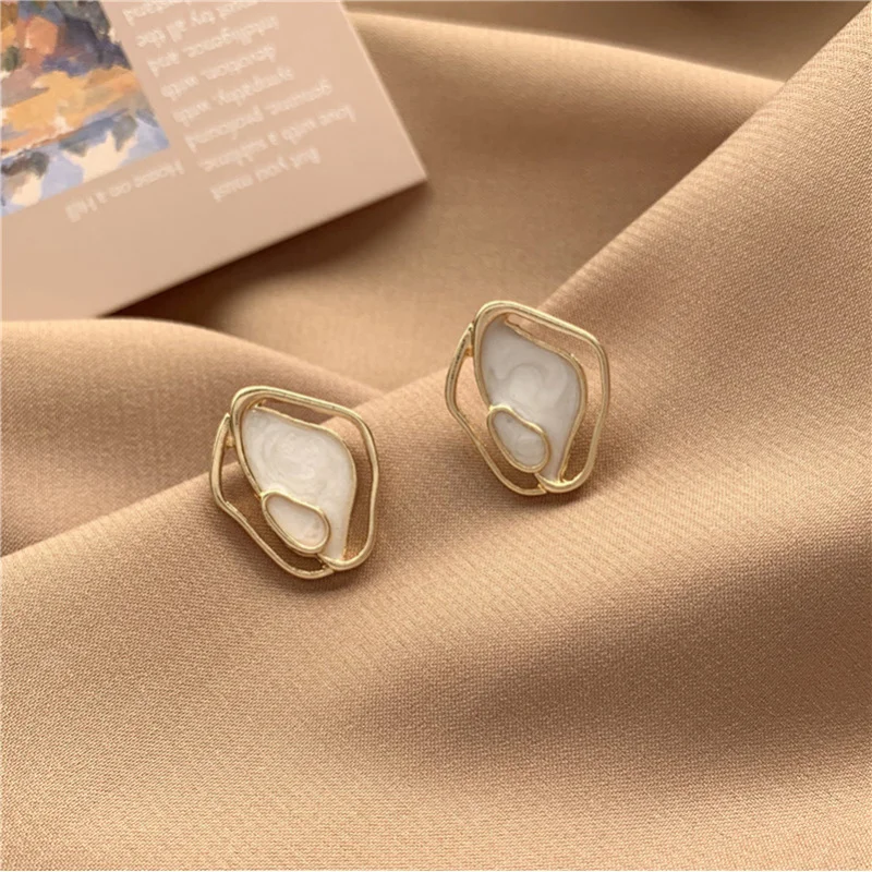 European and American trend retro irregular drop oil 2024new noble temperament light luxury earrings female