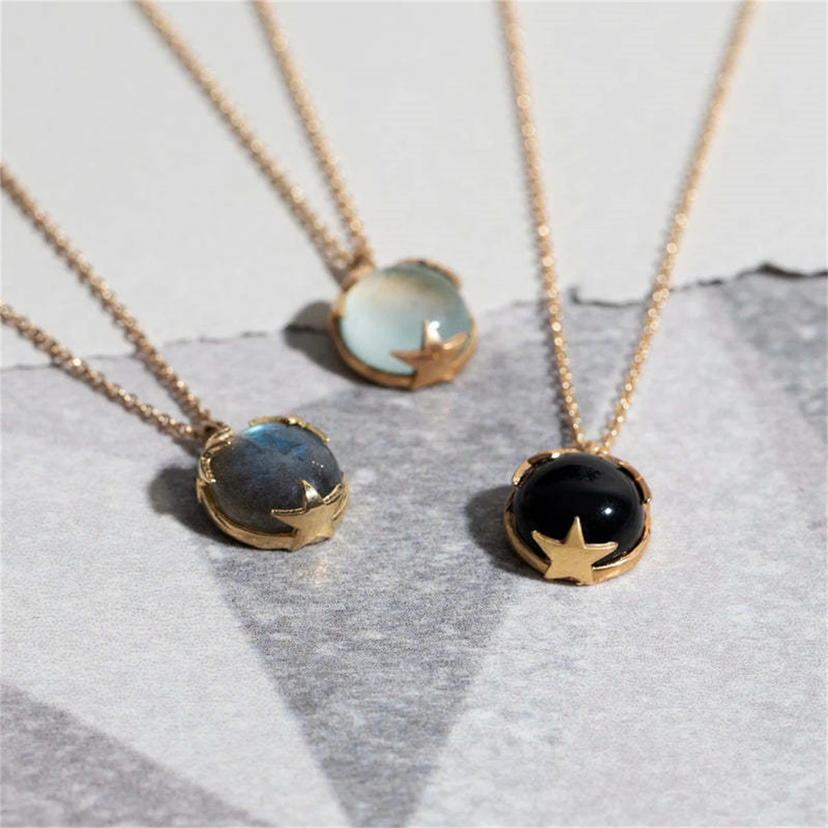 

Vintage New Color Preserving Mint Green Roman Natural Stone Round Tianhe Stone Collar Chain Plated with 18K True Gold