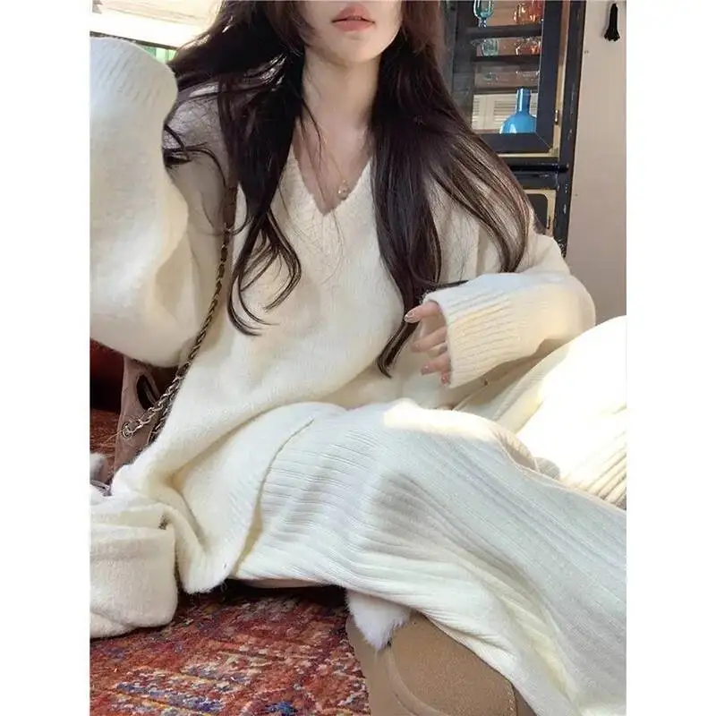 

Women Knitting Sweater 2026 Spring New Women's White V Neck Sweater Lazy Style Loose Fit Slimming High End Knit Top