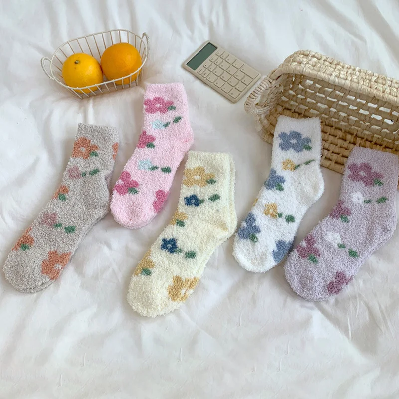 

Women Winter Flower Printed Plush Socks Socks Middle Tube Socks Croal Fleece Floor Socks Warm Thick Homewear Autumn