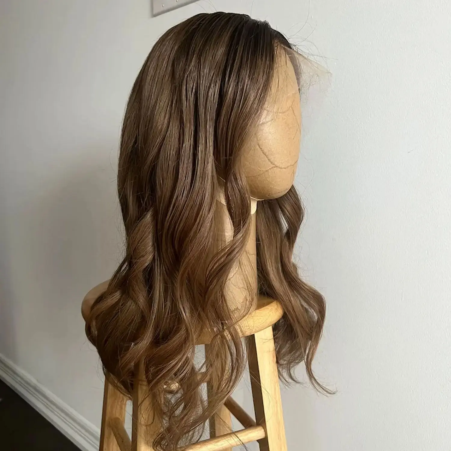 

Ombre Middle Parting Medium Brown Ladies Wig 22 Inches Loose Wave Wig Middle Part Heat Resistant Wig for Daily Party Cosplay Use
