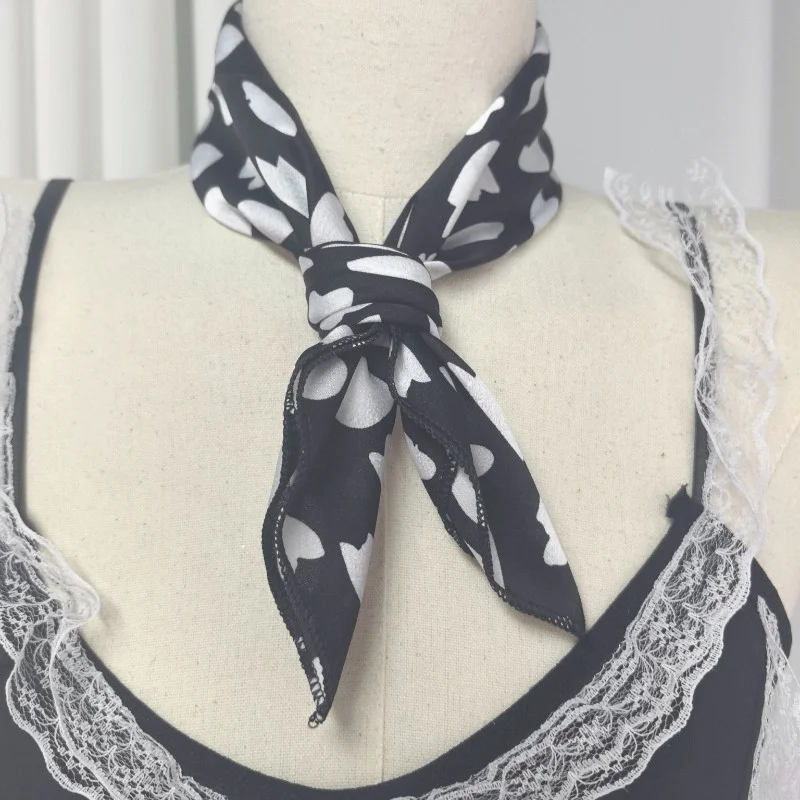

1pc of New Heart-Shaped Small Scarf, a Professional Flight Attendant Headband, Women'S Small Square Scarf in Japanese And Korean Style