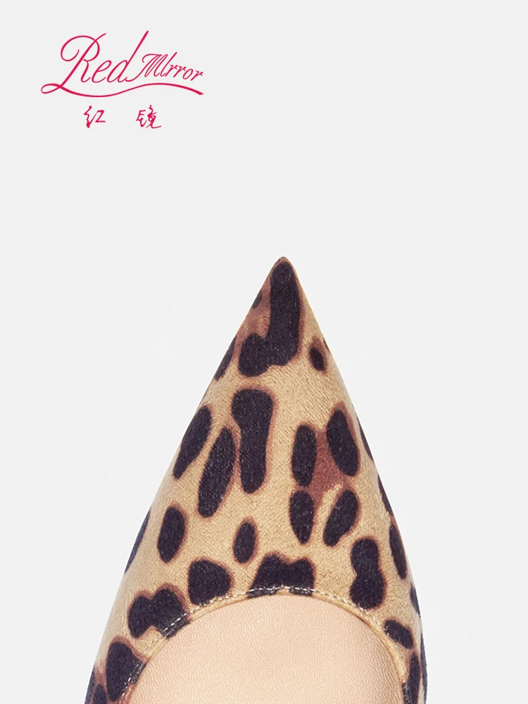 حذاء نسائي جديد لخريف وشتاء 2025 بكعب نحيف ومزاج مدبب وأحمر شفاه خفيف وكعب عالي بطبعة الفهد