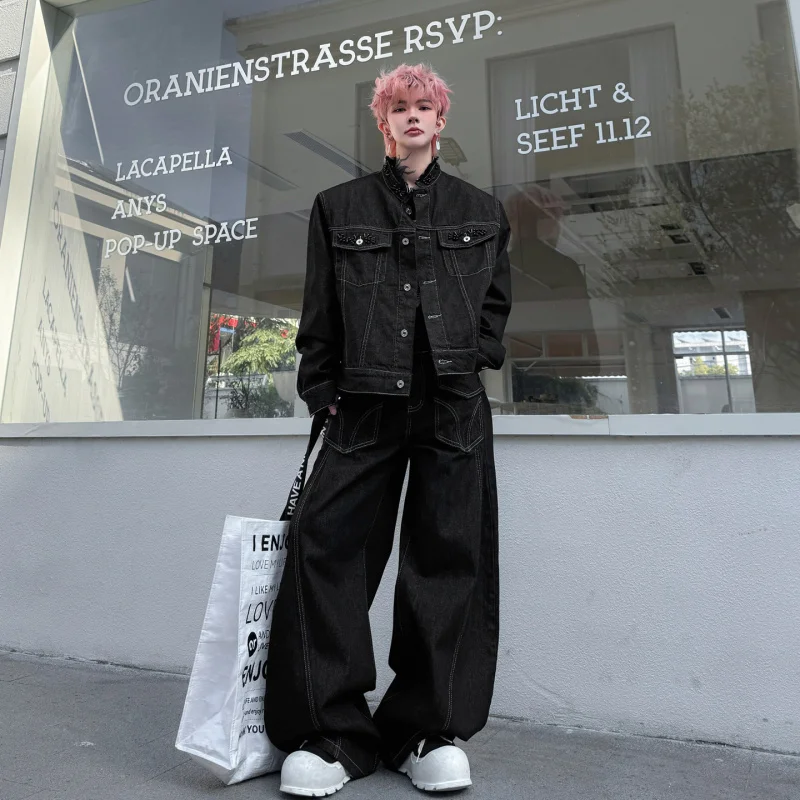 

Весна 2026: Мужской модный ретро-комплект из джинсовой куртки с воротником-стойкой и ручной вышивкой, в стиле High Street, американский кэжуал, с длинными брюками