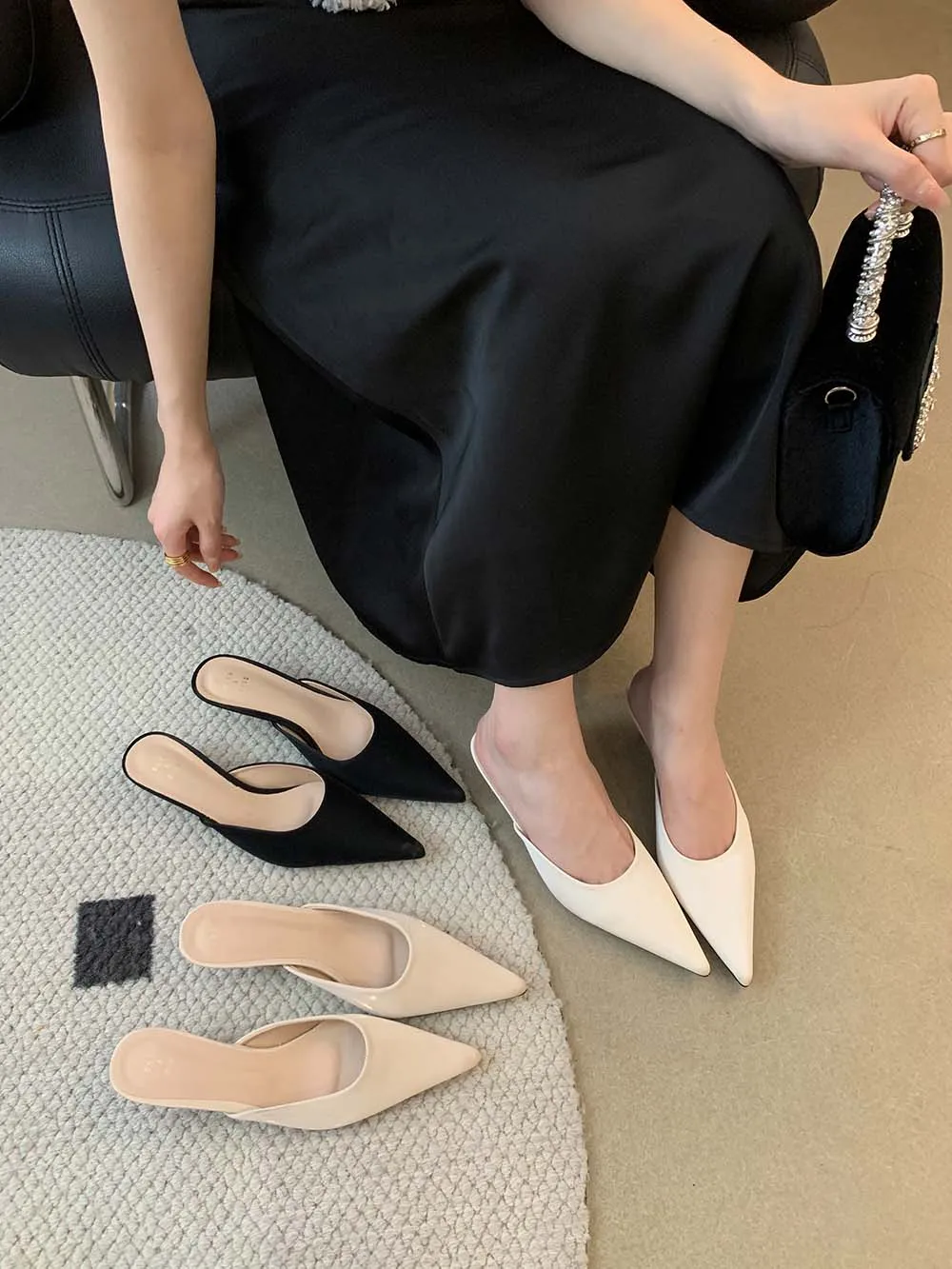 Flock Women Slides Slippers Pointed Toe Outside Mules Shoes 2024 New Arrivals Fashion Dress Shoes Low Heeled Beige White Black