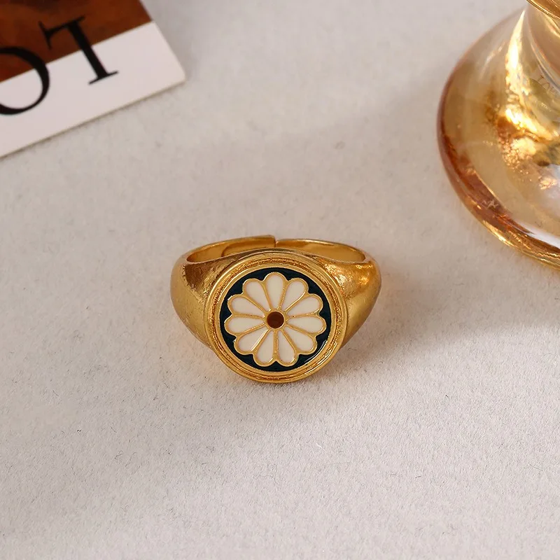 Designer New Medieval Court Style Ladies Ring Fashion Gold-plated Enamel Flower Women Ring Luxury Jewelry Gifts