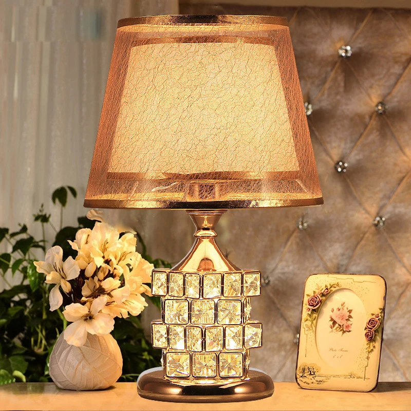 Modern Crystal Table Lamp European Style Luxury Wedding Gift Ideas Rubik's Cube Sweet Bedroom Lamp Home Decor Golden Lamp