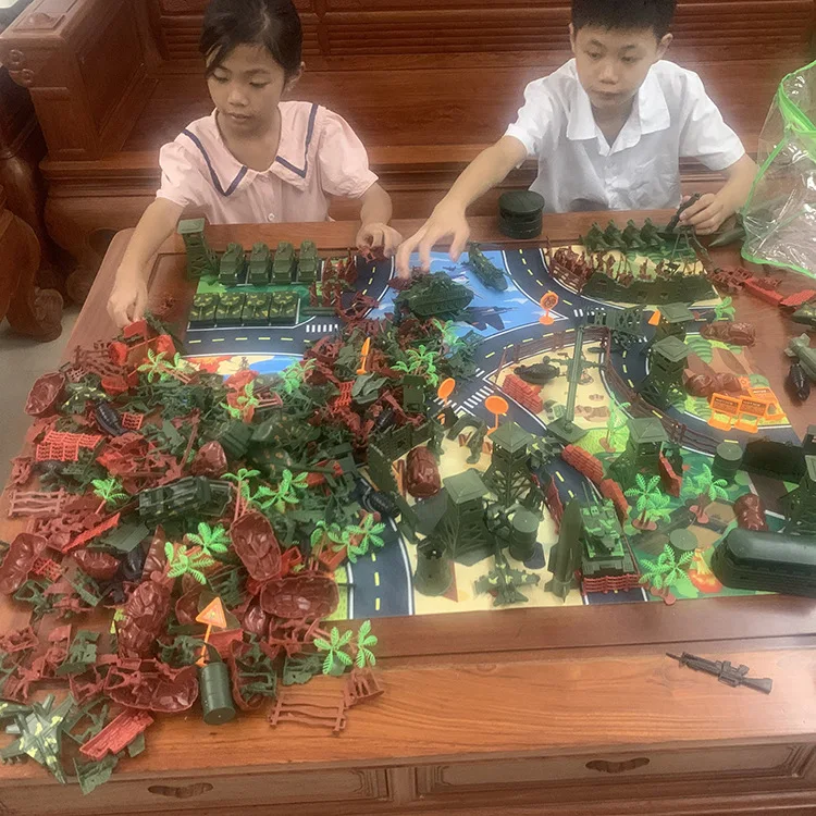 Equipped with a set of 540PCS luxury children's toys and military sand table model for the soldiers in the scene